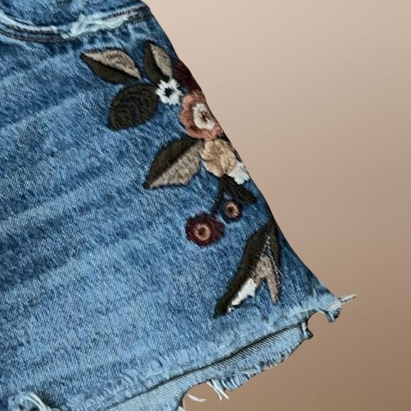 Abercrombie & Fitch Cut Off Frayed Hem Embroirdered Denim Annie Shorts Size 4 #1 - Picture 3 of 7